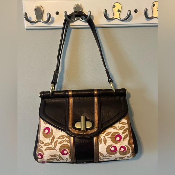 Kenneth Cole Handbags - Kenneth Cole Retro Leather purse